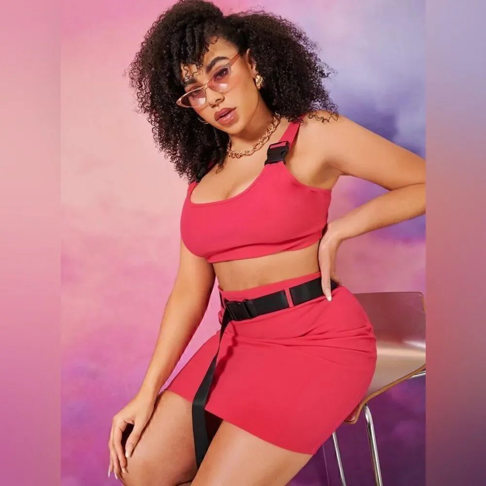 Chic & Curvy: Shein Two-Piece Buckle Strap Set - Picture 4 of 5